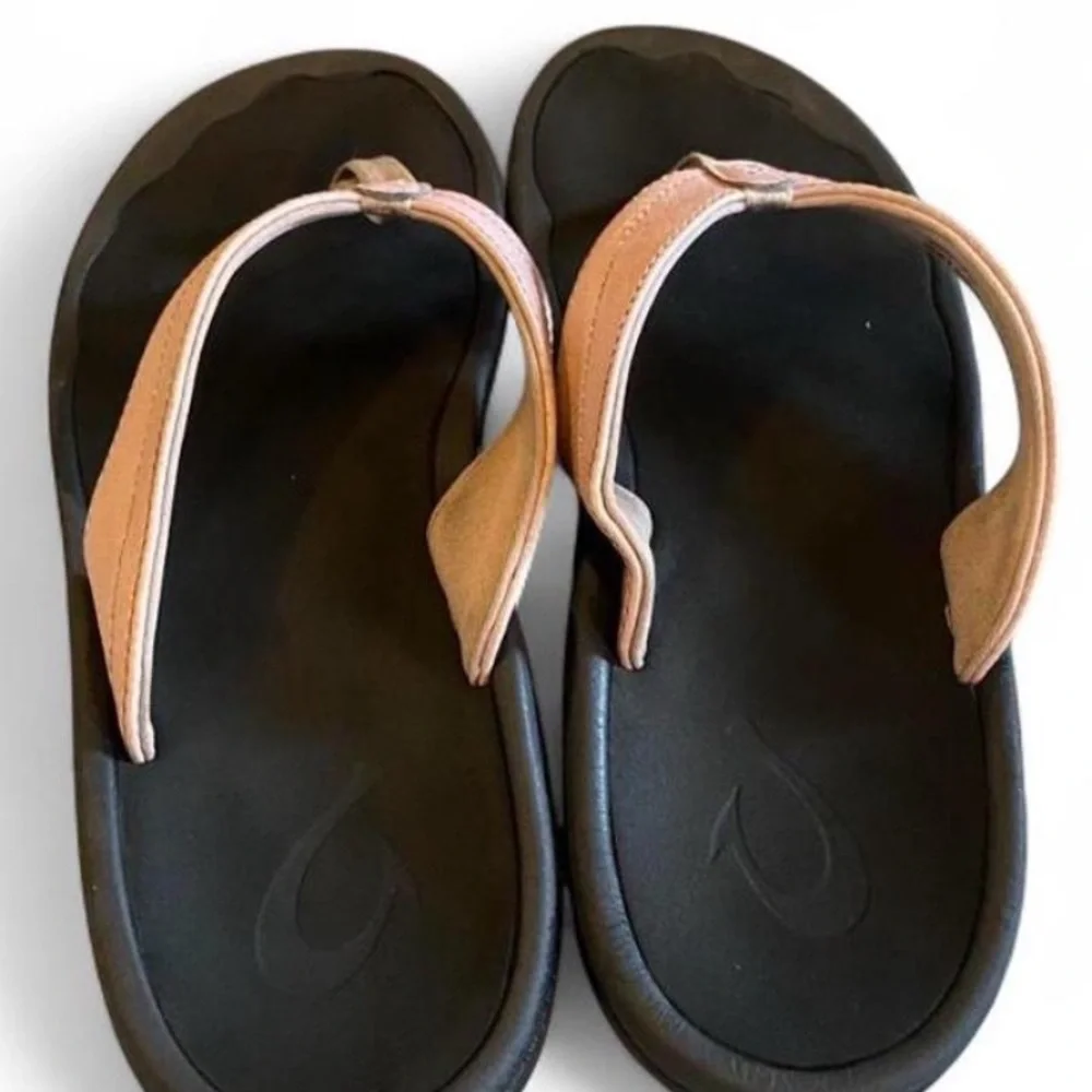 OluKai Women's Sandals Pink and Black Thong Flip Flops - Picture 4 of 6